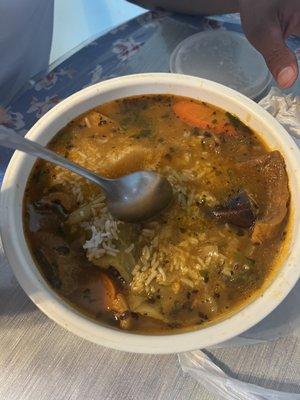 Sopa de mondogo // Mondogo soup With white rice & tortillas + lemons