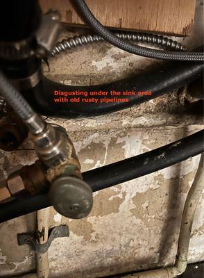 Dirty old pipes that leak anytime