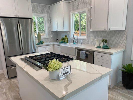 Jennifer LaCharite - ReMax Fine Homes