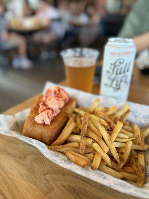 Connecticut lobster roll