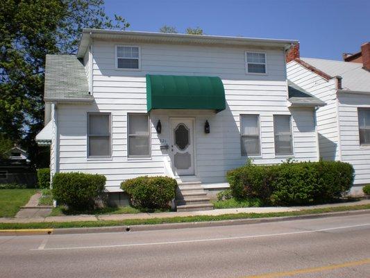 321 West Main Street Mascoutah, IL
3 bedroom 1 bath w/d hookup
partial unfinished basement
large back yard 1 car detached garage.