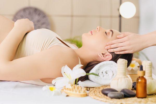 pregnant massage with facial massage