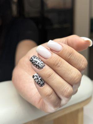 European nail salon. Russian manicure, pedicure and eyelash extensions. Premium quality materials and full sterilization.