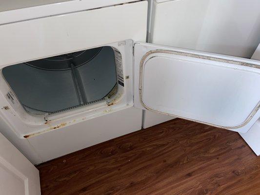 dryer condition when we moved in. take notice of the rust, mold, and unexplainable dampness.
