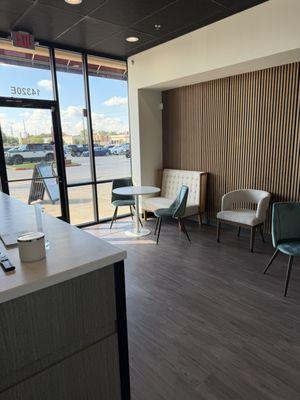 Spacious, stylish, and serene. Leave the stress at the door and settle in for the FLOSS experience.