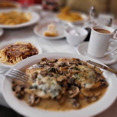 M and M chicken w/Spaghetti. Arturo and staff were very professional. Our meal was exquisite. Highly recommended .