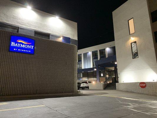 Fake restaurant location? This is Baymont at this address.