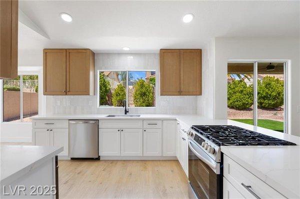 Kirsten Tesfay - Easy Street Realty