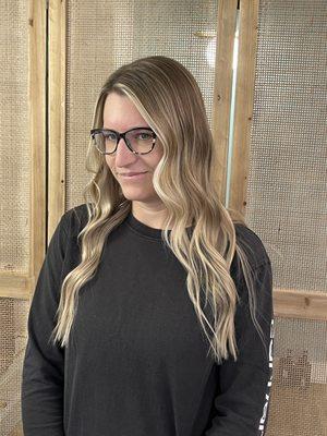 A fresh face-frame (money piece) balayage! A great option in between full and partial balayage sessions!