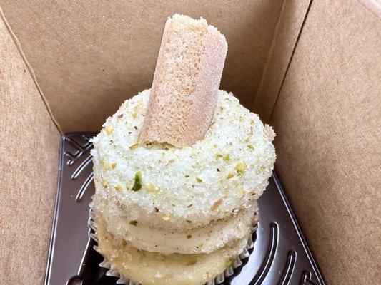 Pistachio cupcake