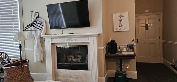 The gas fireplace is so nice & has a lot of ambience.