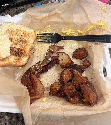 I ordered the Z-28: 2 eggs scrambled, toast, 3 pieces of bacon, and seasoned potatoes.