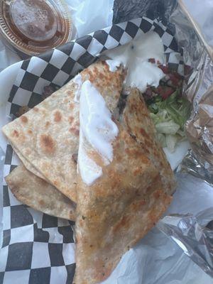 17$ for a quesadilla. Outrageous. This is a "mini" size and they charged me for a super pretty much. Never again will we eat here.