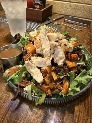 Season salad w/ chicken
