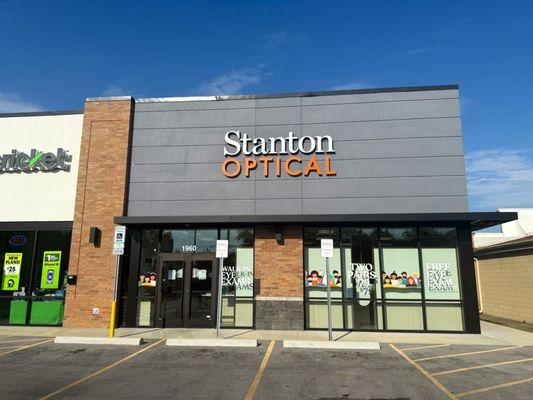 Storefront at Stanton Optical Store in Columbus, IN 47201