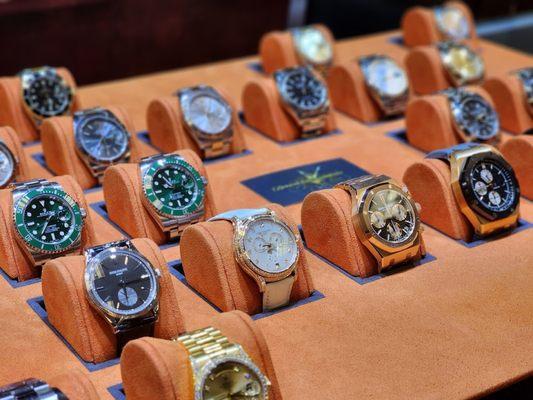 Classic watches with timeless designs, perfect for any occasion.