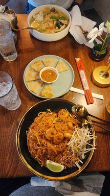 Shimp pad thai, curry and rotti, and chicken green curry A12. Roti Curry L17. Green Curry N1. Pad Thai