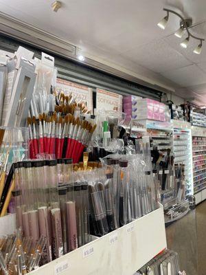 Blooming gel other nail art tools available.