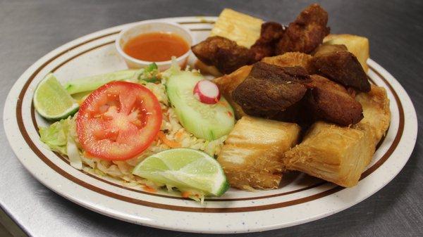 Yuca Frita con Chicharrones