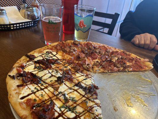 Jonny Rocker/Meat Your Maker pizza