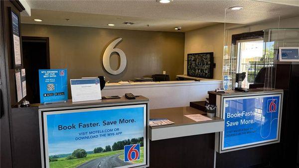 Motel Lodi CA lobby