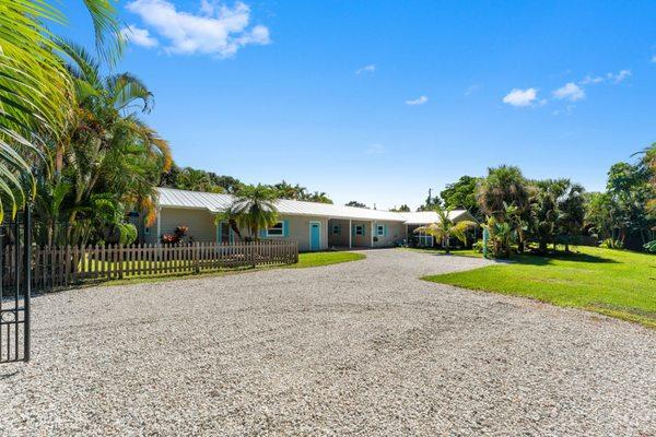 Leigh Hinton - Compass