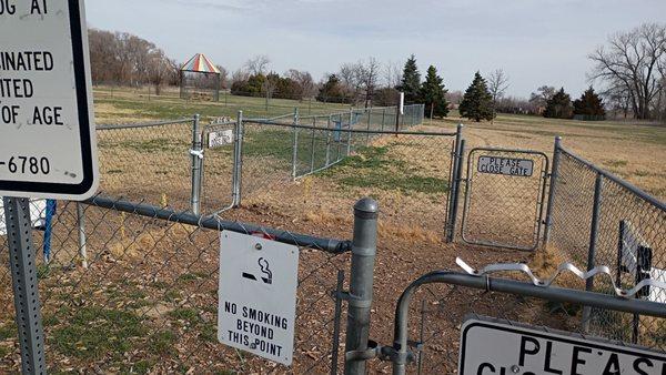 Double gated entry area