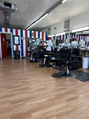 4 chairs, 2 barbers working two customers, and no one else in the queue ahead of us on a Sunday morning!