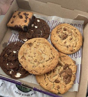 Insomnia Cookies