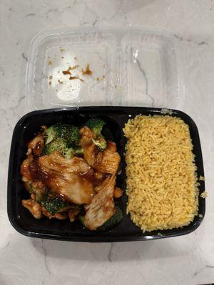 Chicken with broccoli, brown sauce, plain fried rice