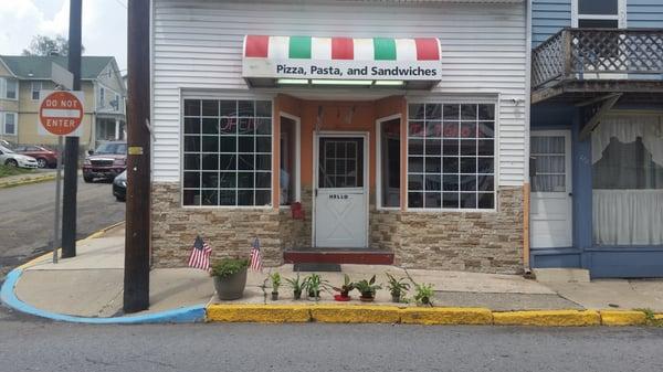 Tello's Pizzeria & Restaurant