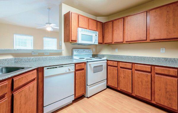 Lakeside Manor Apartments