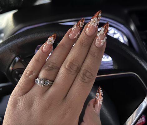 Another set of chrome and 3D flowers