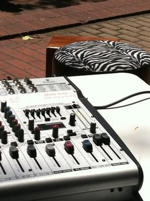 Vic Castro doin outreach in the Tenderloin