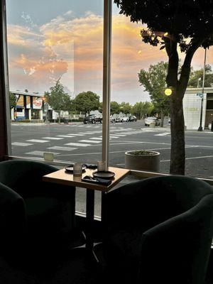 Lo-Fi Lounge & Dining