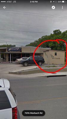 Im 100% sure this is where they are making the pizzas... The address is a barber shop!
