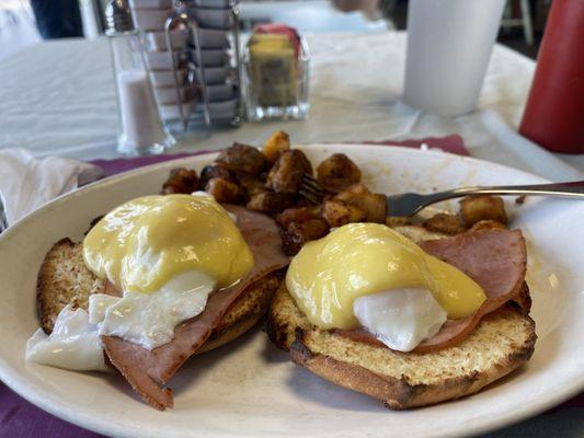 Who expects half empty English muffins as part of their Eggs Benedict?
