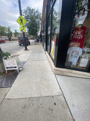 ^the hateful tee among pet puns... it's bloody odd.