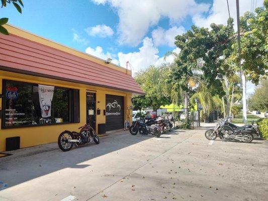 Competition Cycle Center