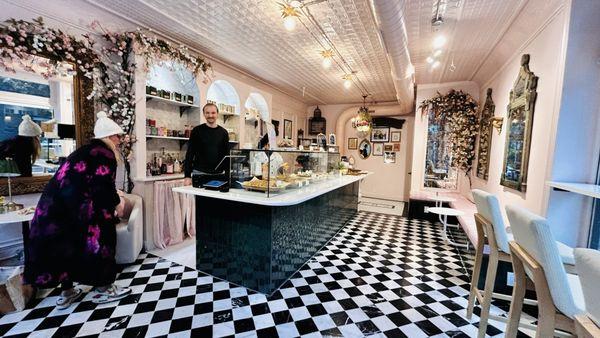 La Maison Jaune Cafe