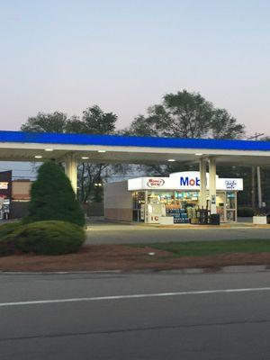 Honey Dew Donuts of Walpole -- 980 Providence Highway / Route 1, Junction of Route 27, Walpole Inside Mobil Station