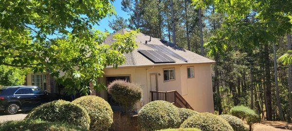 New 16 panel Solar PV system powered by the Tesla Powerwall 3 battery for a full home backup!