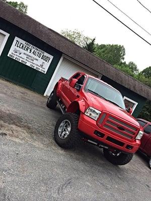 Tucker's Automotive Body