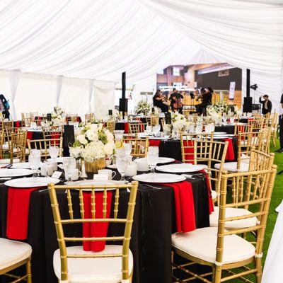 Elegant black & red table setup with gold chiavari chairs for weddings, galas & corporate events in Los Angeles