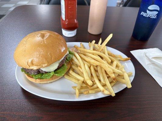 Cheeseburger with pepper jack cheese and fries... outstanding! The bun is very unique and delicious!