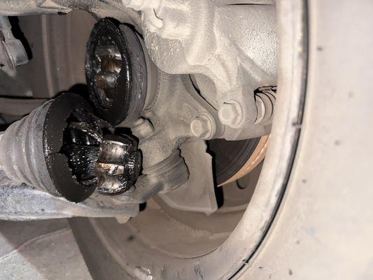 Broken axle - the reason I brought the van to Anthoney.