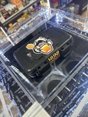 The HUNI BADGER's portable device makes it easy for you to consume your favorite herbal extracts anytime, anywhere.