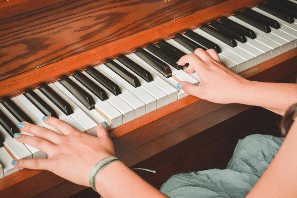 person playing piano