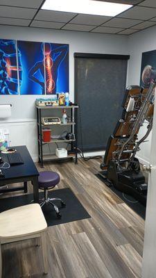 Hi-Lo adjusting table