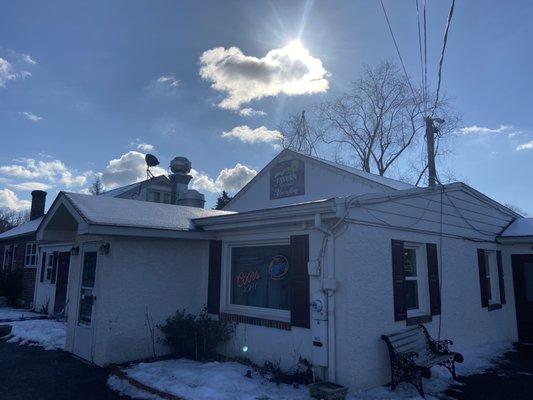 Ron's Crooked Hill Tavern